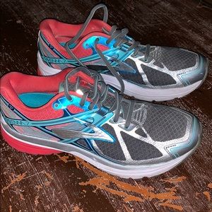 Brooks Revenna 7 size 7